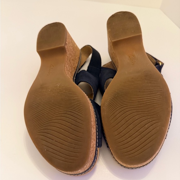 Clarks Women's Navy Blue Suede and Tan Cork Wedge Sandals Size 8 1/2 - Picture 11 of 11